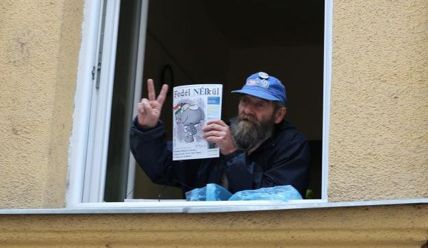 Itt a Fedél Nélkül Népszabadság – keressék az újságárust!
