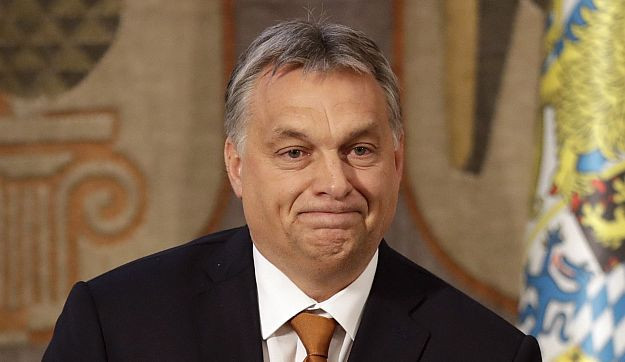 Orbán Viktor egyszerűen nem hajlandó megmondani, hogy találkozott-e Pharaonnal