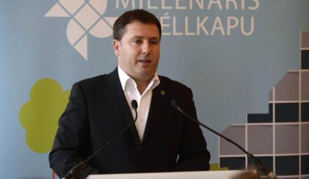 Retusálással ünnepli 1956-ot a II. kerület fideszes vezetése