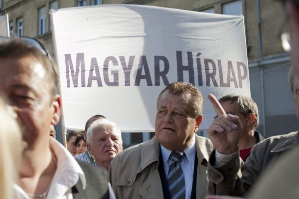 Széles Gábor eladná a televízióját, de még van neki egy üres víziója is