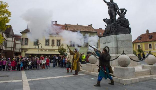 Ilyen szánalmas módon még Magyarországon is ritkán gáncsolnak el civileket