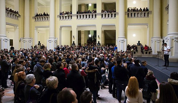 Kirúgták a dékánt, ezren demonstráltak érte a Műegyetemen