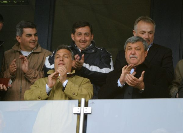 Orbán Katarban nézi meg a foci vb elődöntőit és döntőjét