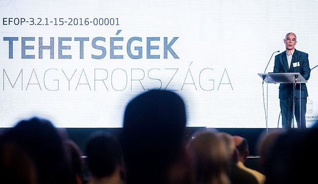 Ahogy várni is lehetett: a kormány máris igyekszik a tanárokra kenni a gyalázatos PISA-eredményeket