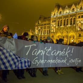 Nem csupán a köznevelési törvény, hanem Balog Zoltán is égett a Tanítanék tüntetésén