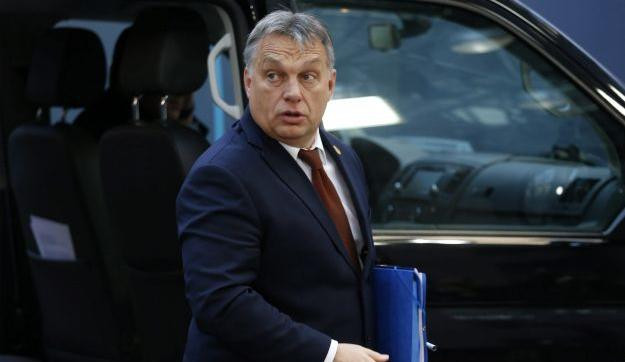 Ez azért karácsonyi ajándéknak durva: csúnya dolgokat adtak Orbán Viktor szájába