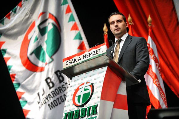 Ez is a zsidók miatt van: durva belharc a Jobbikban