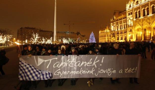 A Tanítanék nem éri be nyilatkozatokkal, tüntetni fognak a civil szervezetek védelmében