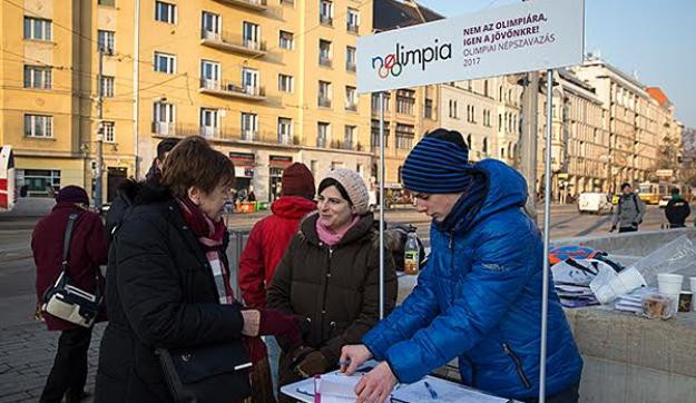 Ha kell, éjszakára is kint maradnak, csak legyen meg a 138 ezer aláírás