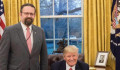 Kiderült, hogy Trump tanácsadója a Vitézi Rend felesküdött tagja, és emiatt még bajba is kerülhet