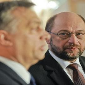 Populisták és ellenfeleik