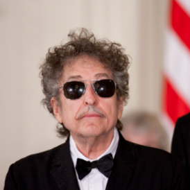 Végre átvette Bob Dylan a Nobel-díjat