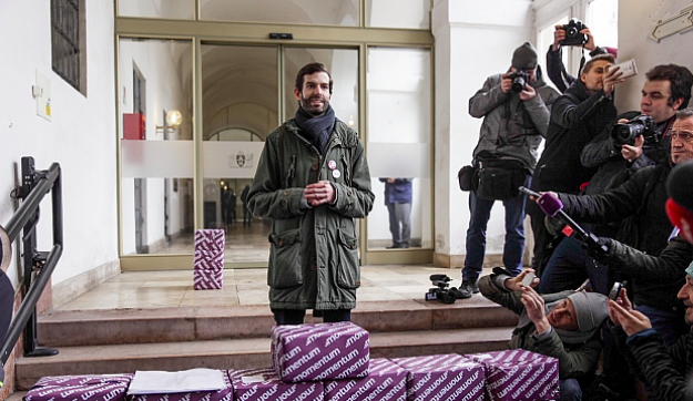 „Csak politikai okból kaszálhatják el” – Lapunknak ismerteti az újabb népszavazási tervét a Momentum