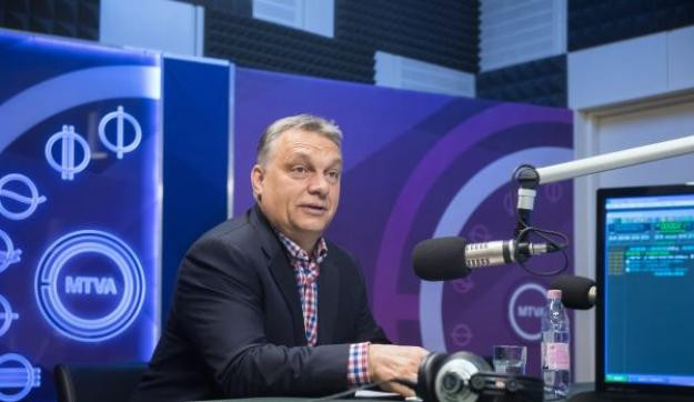 Nem sül le a bőr a képéről: Orbán azt állítja, semmi köze ahhoz, hogy a családját a gázszerelő pénzeli