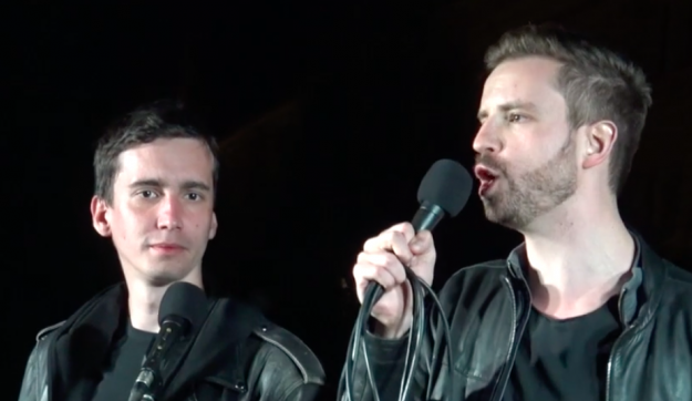 Ez nem habzó szájú békemenet – a tegnapi vidám tüntetés testközelben