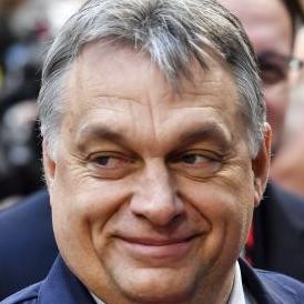 A hazug és jellemtelen embernek nem a véleménye változik