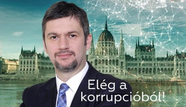 Hadházy Ákos: Szétlopják az országot, az adóhivatal meg rájuk se hederít