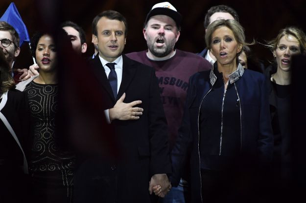 Na, ki nem gratulált tegnap Macronnak?