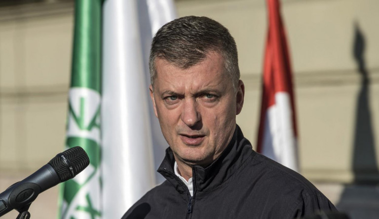 Kubatov megmondta: toljatok pénzt a fociba, különben baj lesz!
