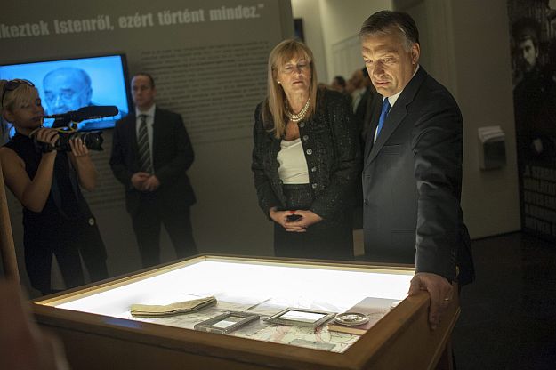 Schmidt és Orbán: meglátják, mi van benne