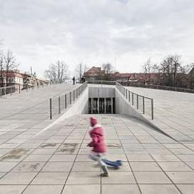 Fellebbenő lepel - Kortárs történeti központ Szczecinben