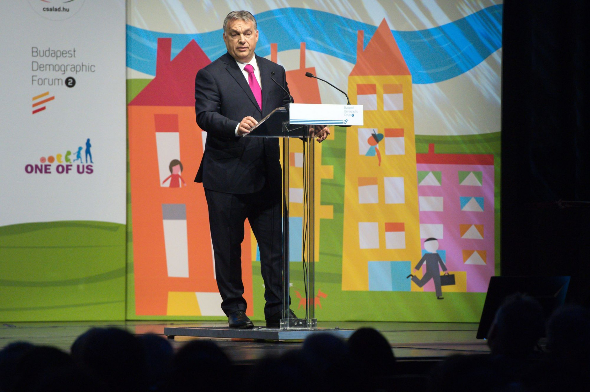Orbán: Lányok szüljetek, adok pénzt