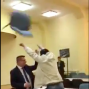 Tökéletes videó! Székdobálás és sörlocsolás a játékvezetői vizsgán