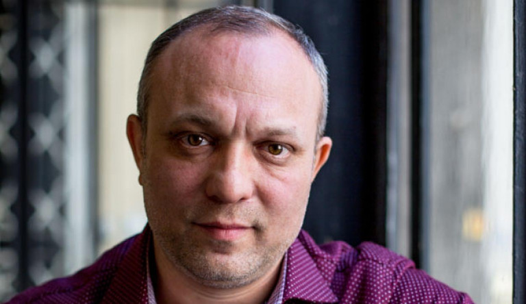 „Azzal fenyegetnek, hogy eltörik a kezem, elgázolnak”  