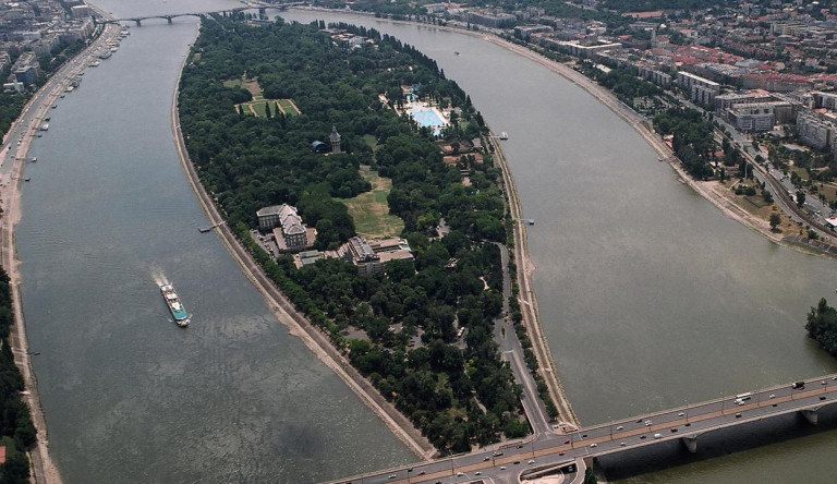 Eltűnt egy 12 éves lány a Margitszigeten