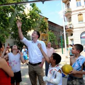 Kocsis Máté nem akar 14 éven felülieket látni kerülete játszóterein - Frissítve!