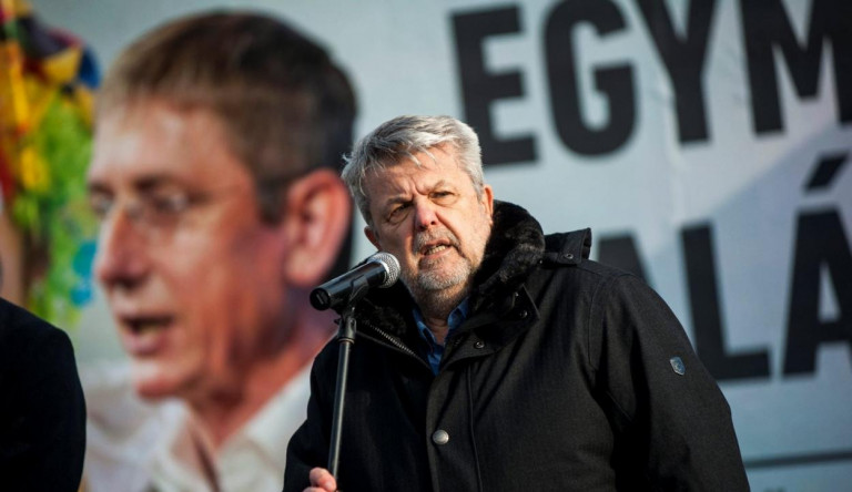 A közpénzzel kitömött CÖF civil missziónak nevezi azt, amikor a mi pénzünkből fék nélkül ajnározzák a Fideszt