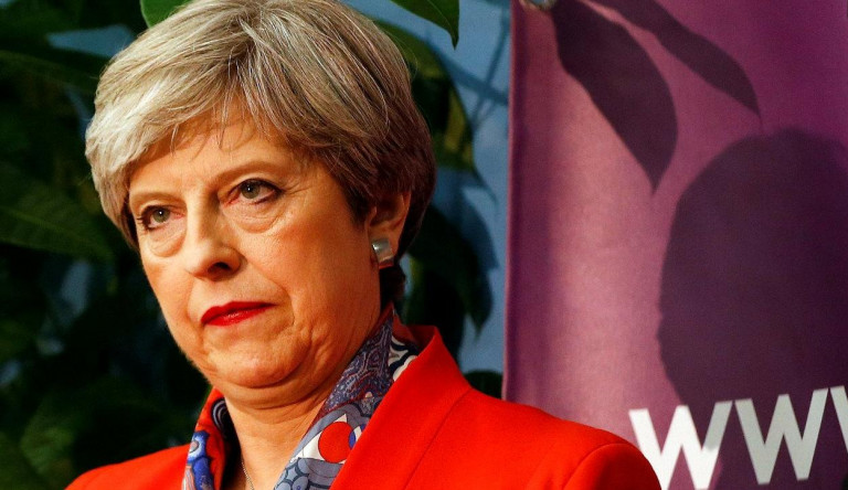 Már a Konzervatív Párt tagjainak többsége is azt akarja, hogy mondjon le Theresa May 