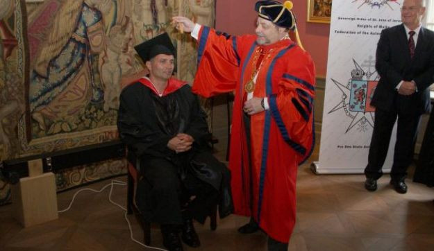Ez Matolcsyéknak is sok – Visszaköveteli az MNB-alapítvány a kamudoktorhoz vágott milliókat