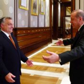 Erdoğan, a nagy barát ölni akar