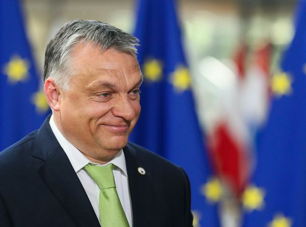 Párbeszéd: Foglalják az Alaptörvénybe, hogy csak népszavazás után lehessen kilépni az EU-ból