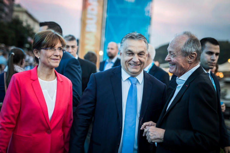 Orbán büszkesége: kis színesek a vizesvébé mai napjáról