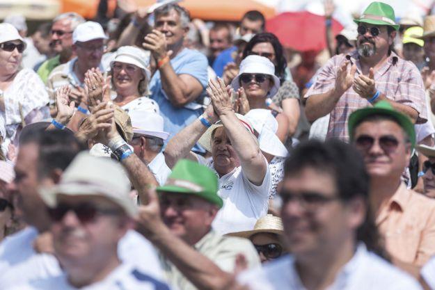 Pengén működik a Fidesz-propaganda, szolgaian másolják a Fidesz.hu-t