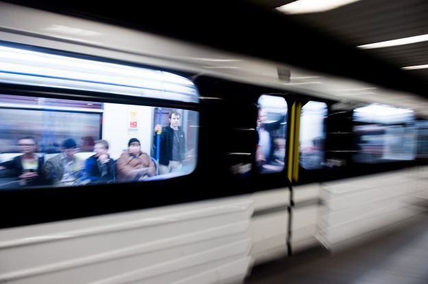 Központi rendszerhiba miatt egy időre leállt az egész 4-es metró péntek délután 