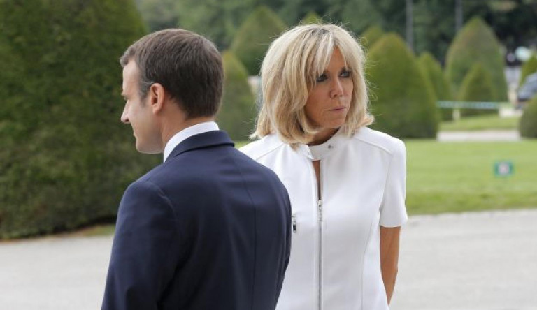 Nem tetszik a franciáknak, hogy Macron first ladyt csinálna a feleségéből