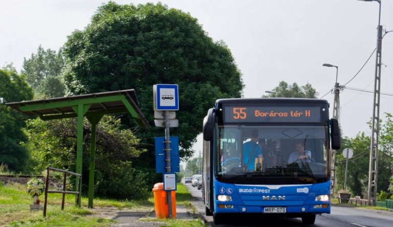 Rendőrt hívott egy kismamára az 55-ös busz vezetője