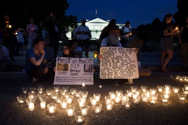 Gyertyagyújtás az áldozatok tiszteletére Washingtonban