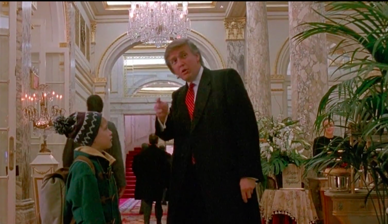 Donald Trump azért szerepelt annyi filmben, mert kihisztizte a rendezőknél