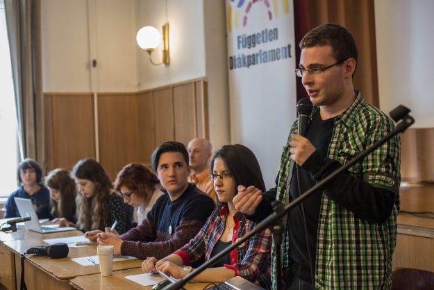 Gyetvai Viktor a Független Diákparlament korábbi ülésén