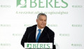 Orbán Viktor gyógyszergyárba ment
