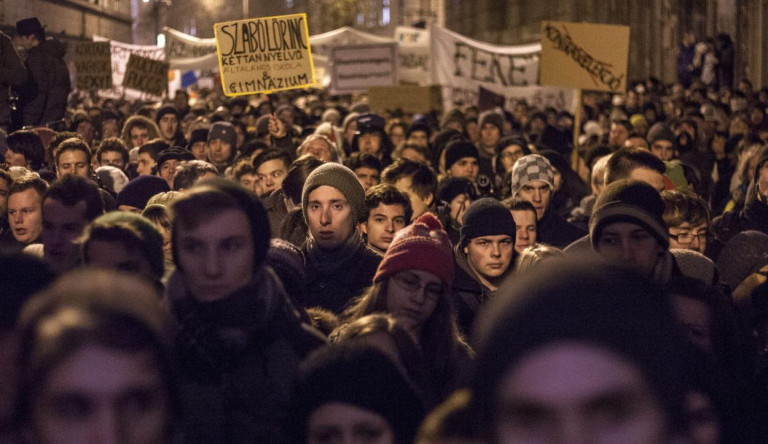 „Nem állunk be a sorba” – Tüntetést szerveznek a diákok a rossz oktatási rendszer miatt