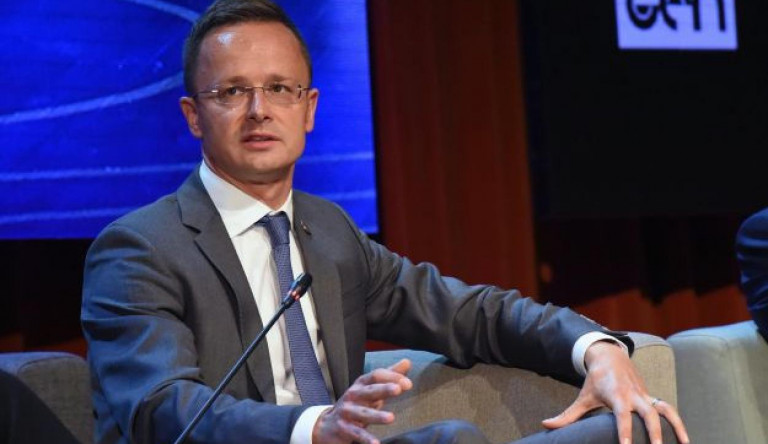 Hiába vagy magyar, ha letolvajozod a Fideszt, a magyar diplomaták üldözni fognak