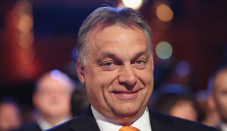 Nagy októberi szovjet születésnap: pezsgő pukkan Orbán gyámjánál