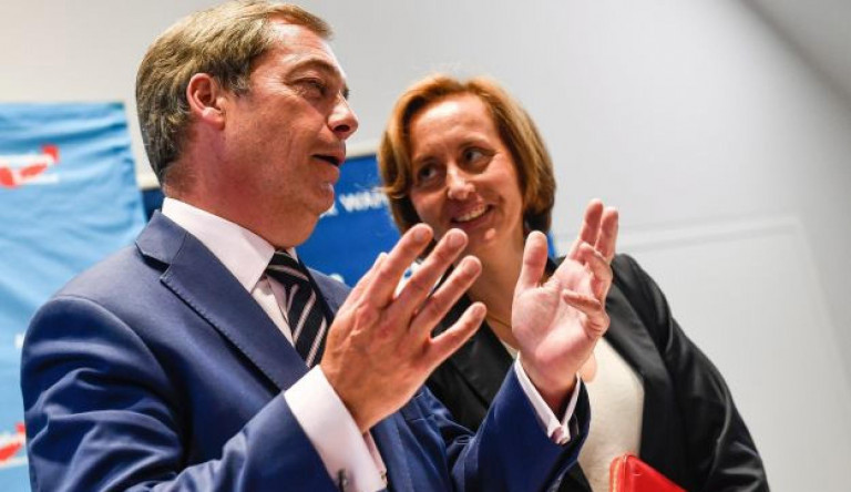 Németországban és Nagy-Britanniában is bomlik a szélsőjobb