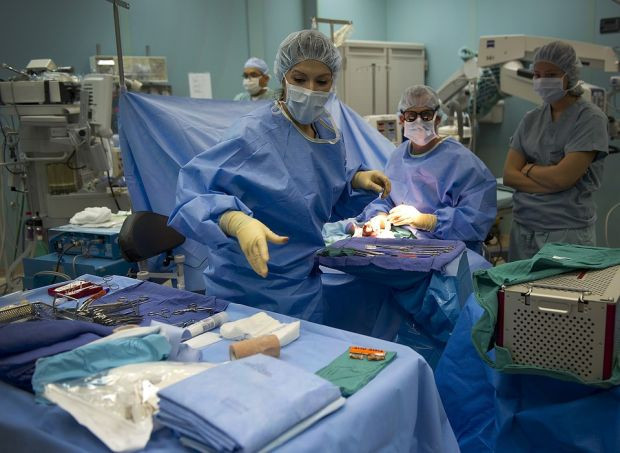 A minőségi betegellátáshoz szükséges feltételek hiánya miatt álltak le műtétek Orosházán