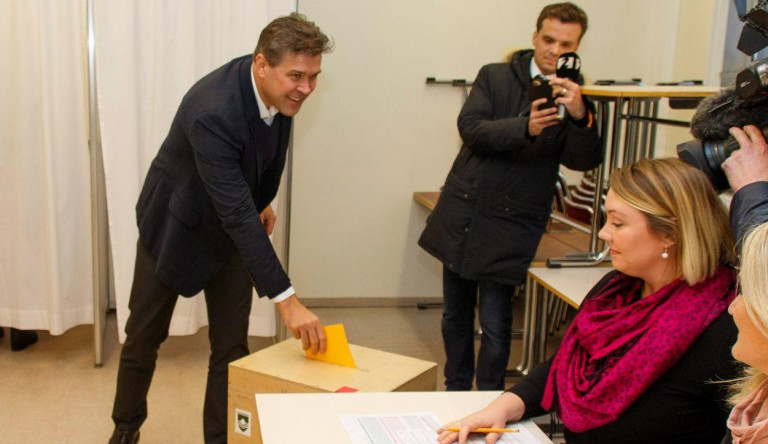 Van egy ország Európában, ahol azért írtak ki új választásokat, mert a miniszterelnök apja zűrös ügybe keveredett